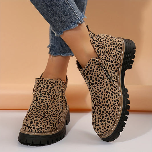 Pilar | Women's Zip Grooved Ankle Boot