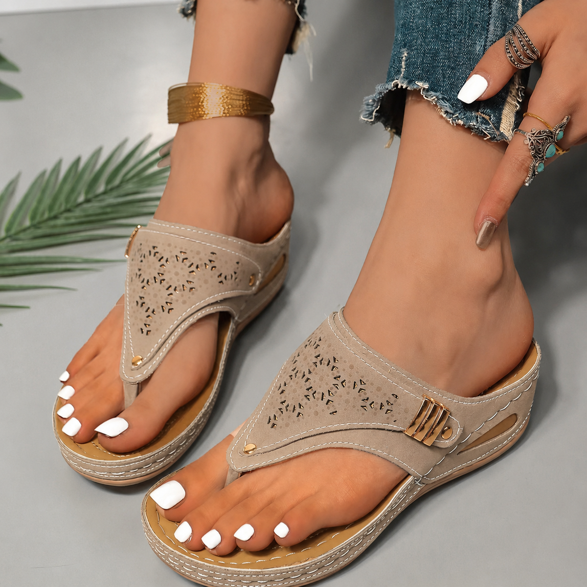 Christel | Women's Flat Contoured Sandal
