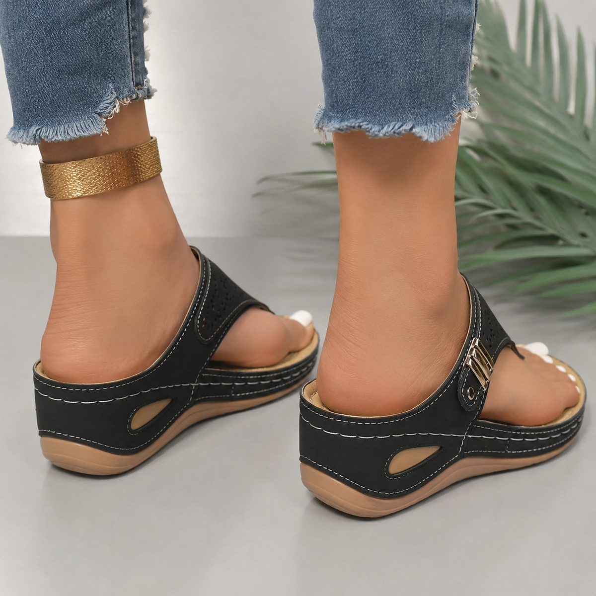 Christel | Women's Flat Contoured Sandal